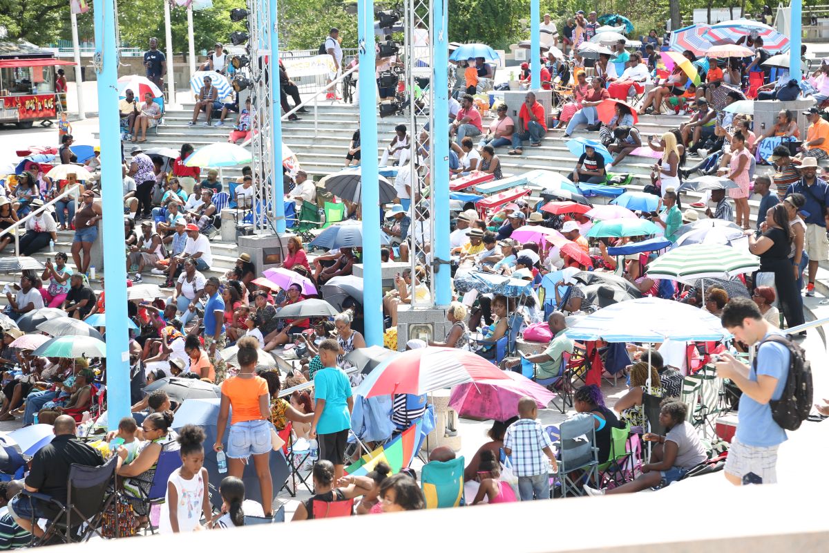 Crowd & Vendors Praise 103.9
