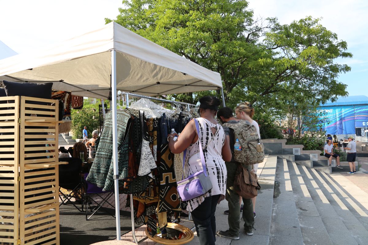 Crowd & Vendors Praise 103.9