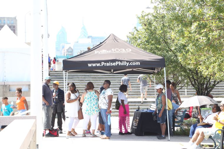 Sites, Sounds, and Fun In The Sun At Praise 103.9's Praise In the Park (Crowd Shots)