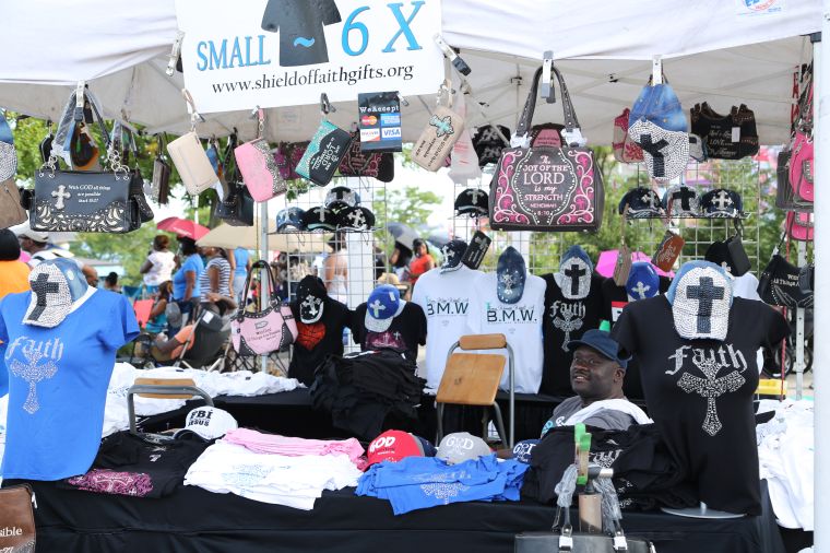 Sites, Sounds, and Fun In The Sun At Praise 103.9's Praise In the Park (Crowd Shots)