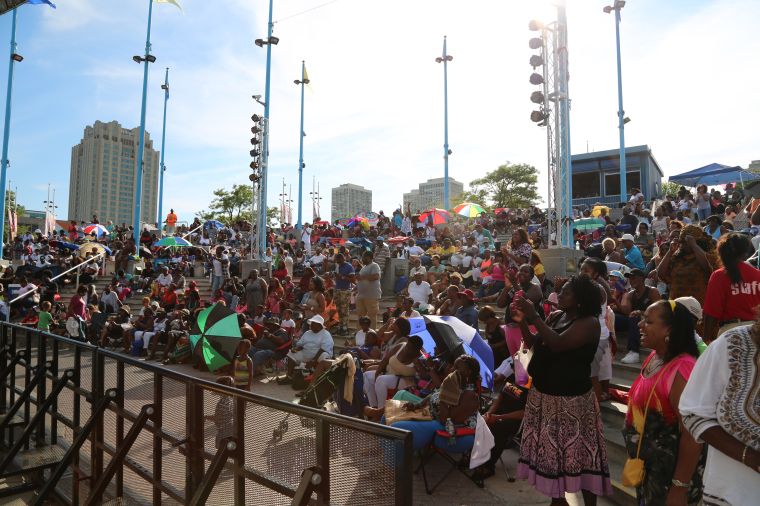 Sites, Sounds, and Fun In The Sun At Praise 103.9's Praise In the Park (Crowd Shots)