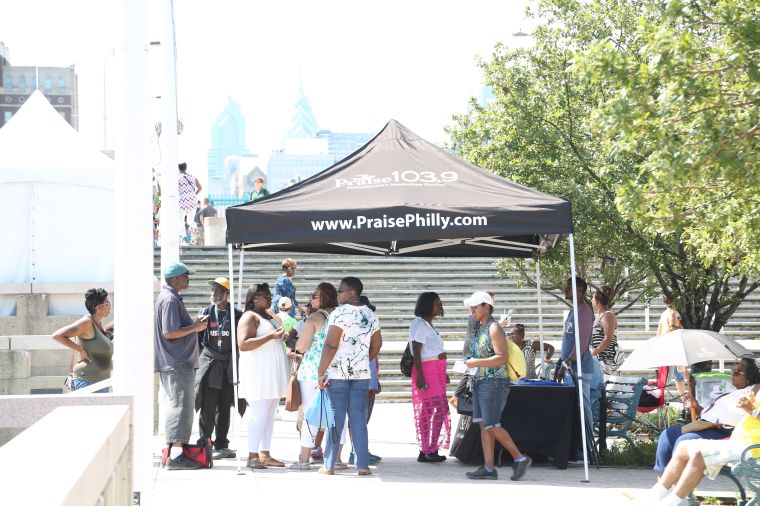 Sites, Sounds, and Fun In The Sun At Praise 103.9's Praise In the Park (Crowd Shots)