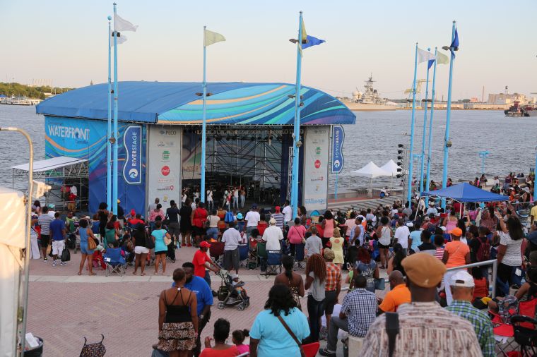 Sites, Sounds, and Fun In The Sun At Praise 103.9's Praise In the Park (Crowd Shots)