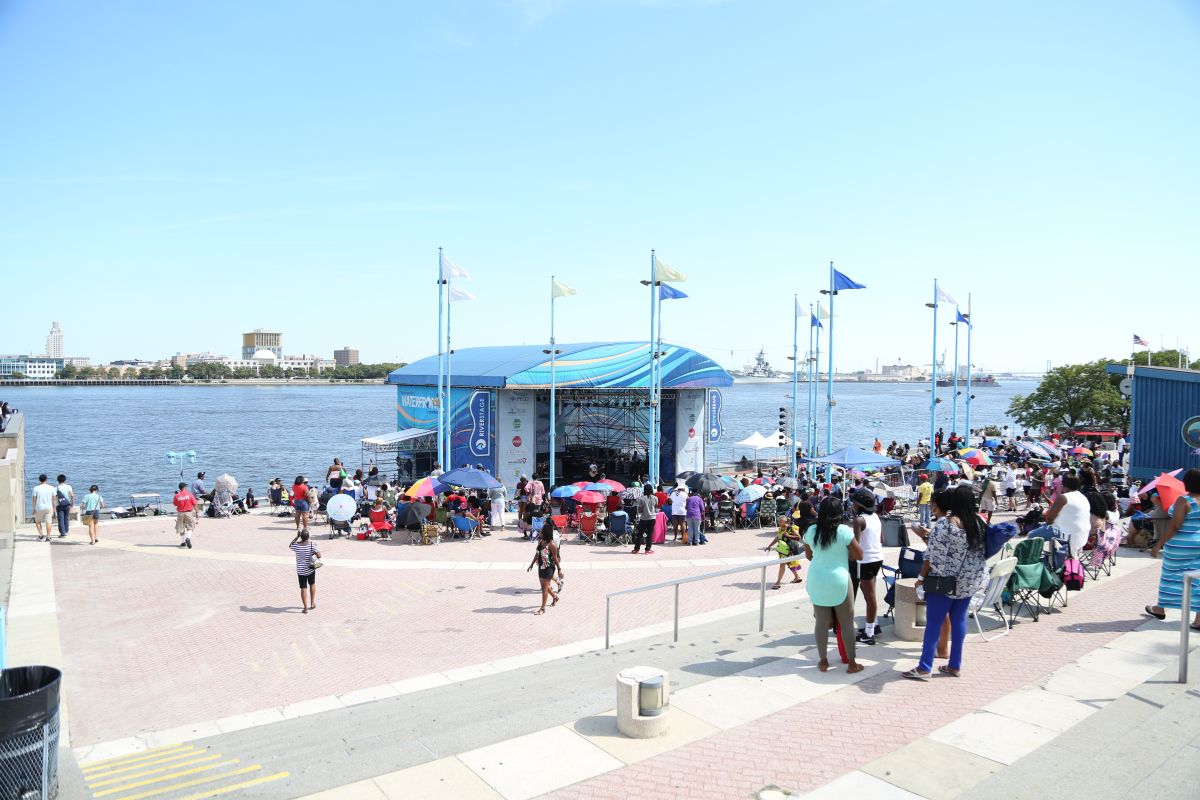 Crowd & Vendors Praise 103.9
