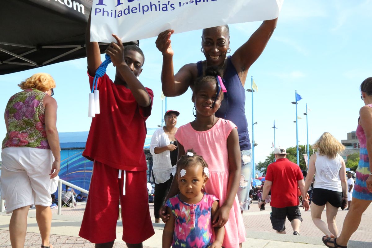 Crowd & Vendors Praise 103.9