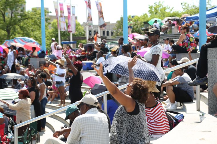 Sites, Sounds, and Fun In The Sun At Praise 103.9's Praise In the Park (Crowd Shots)