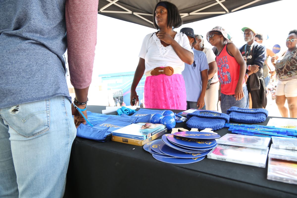 Crowd & Vendors Praise 103.9