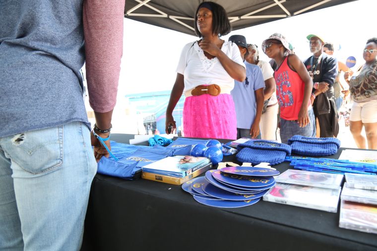 Sites, Sounds, and Fun In The Sun At Praise 103.9's Praise In the Park (Crowd Shots)