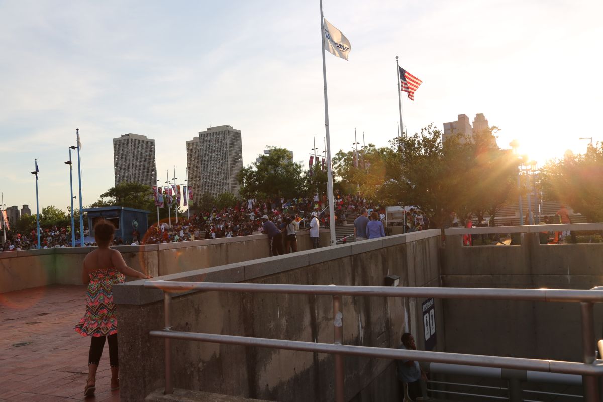 Crowd & Vendors Praise 103.9