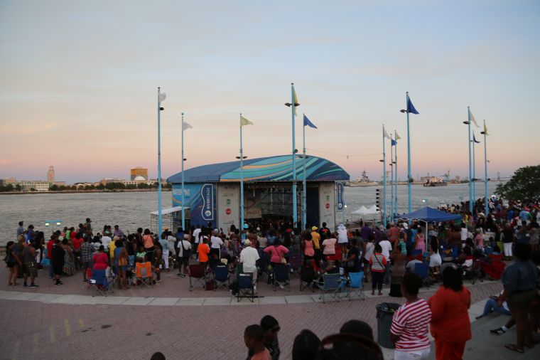Sites, Sounds, and Fun In The Sun At Praise 103.9's Praise In the Park (Crowd Shots)