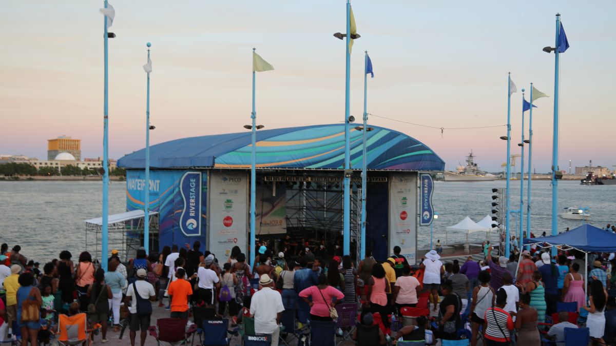 Crowd & Vendors Praise 103.9