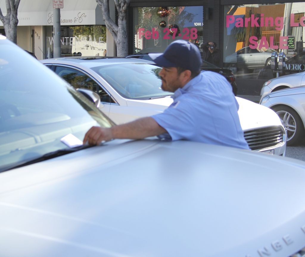 Kim Kardashian and Kanye West white Range Rover gets a parking ticket