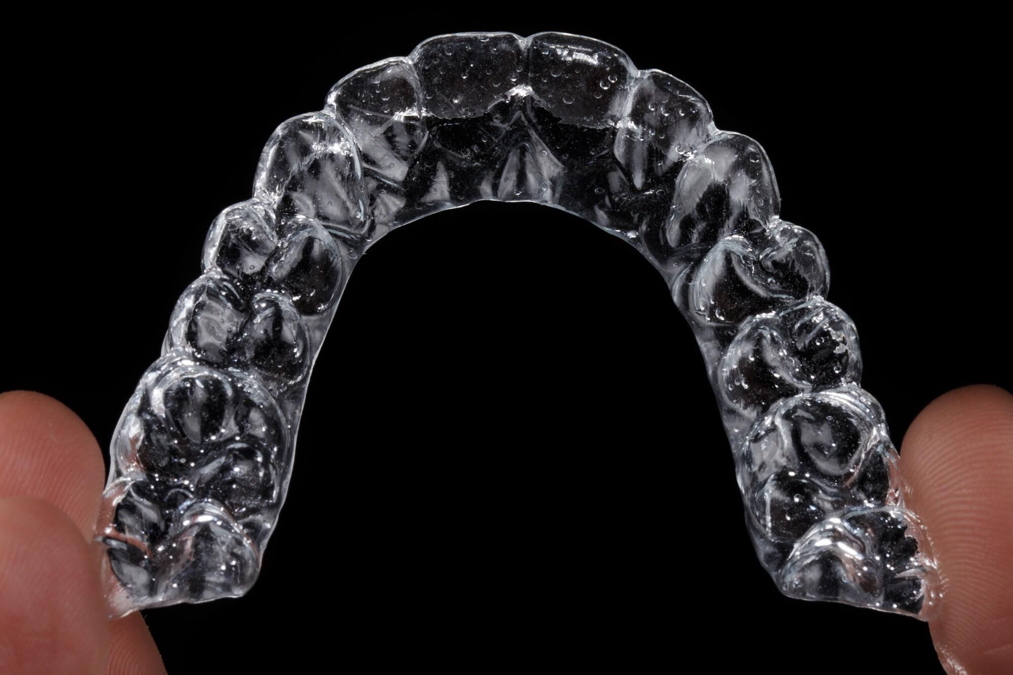 Why more people are choosing discreet teeth straightening options